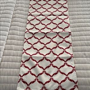Elegant Red and White Table Runner *NWOT 72" ✨
